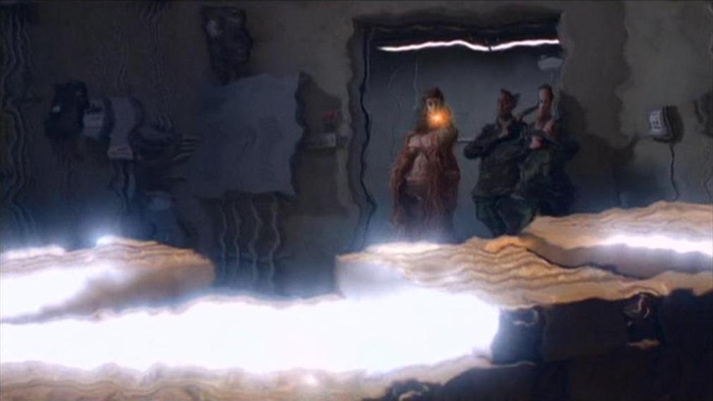 Hathor bringt den Sarkophag zum explodieren.