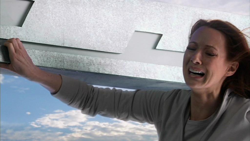 Kate steht auf der Brüstung, kurz vor ihrem Sprung