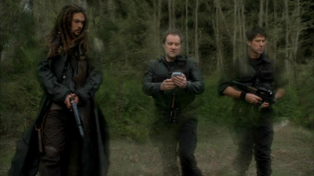 Sheppard, Ronon und McKay kommen aus dem getarnten Jumper.