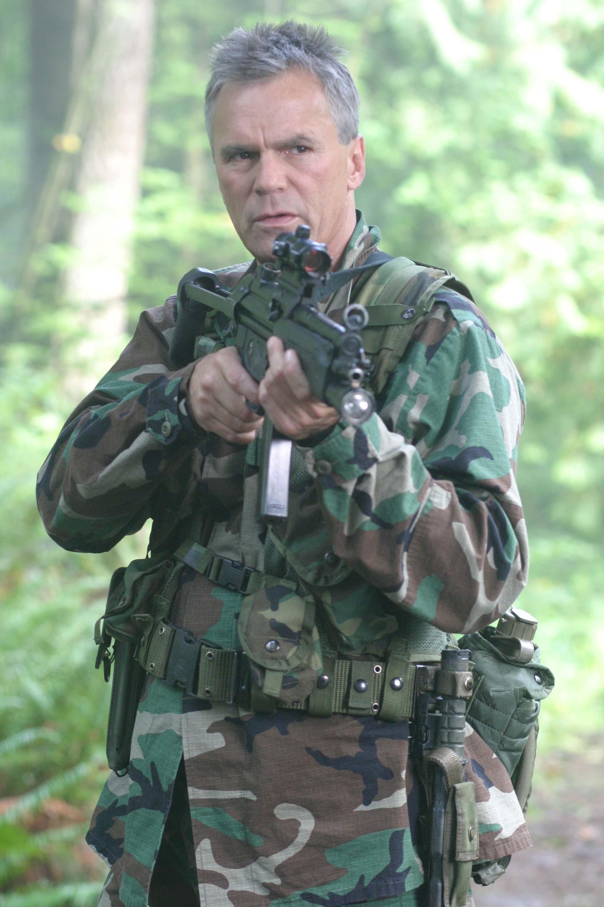 O'Neill zielt mit einer MP5.