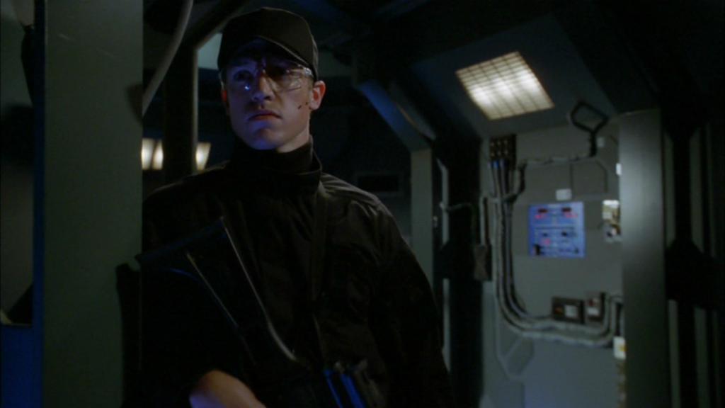 Captain Binder wartet auf die Replikatoren.
