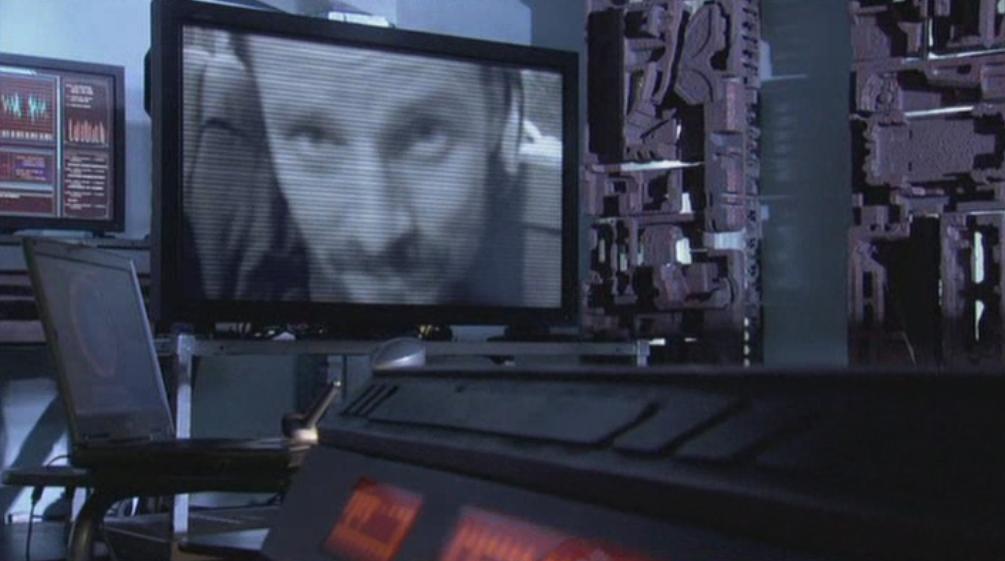Ladon meldet sich per Videokommunikation in Atlantis.