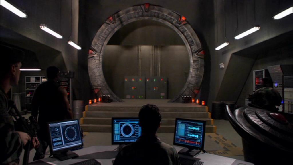 Man wartet im Stargate-Raum der Alpha-Basis III auf Replikanten-Sam.