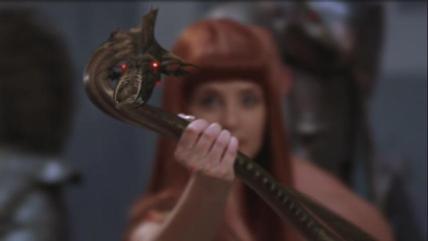 Hathor hat einen Symbionten für Colonel O'Neill.