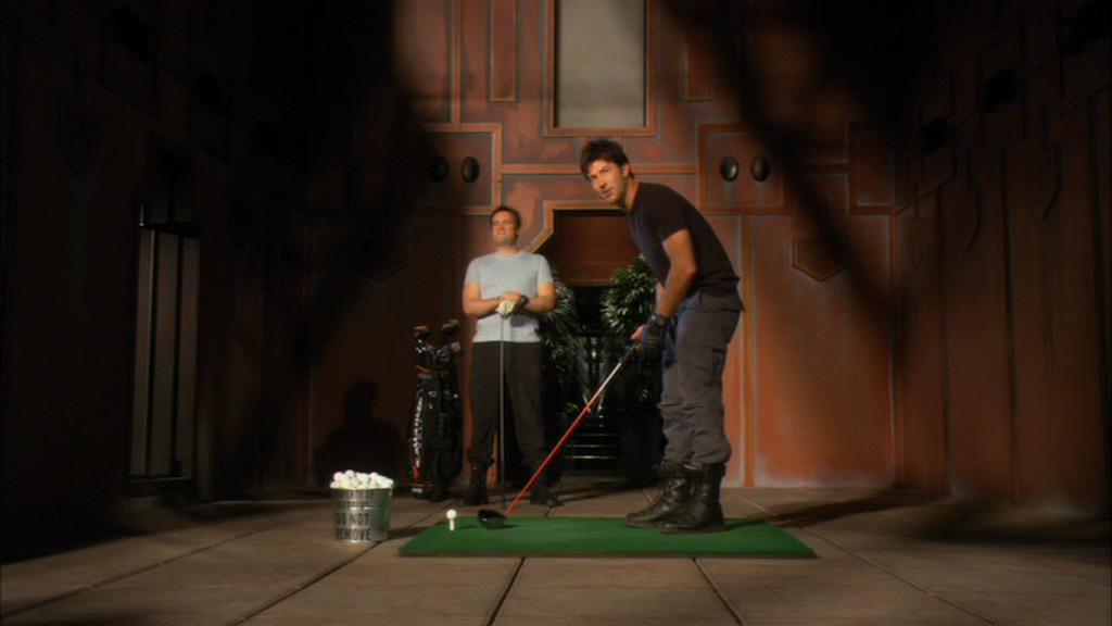 Sheppard und der alternative McKay beim Golfen