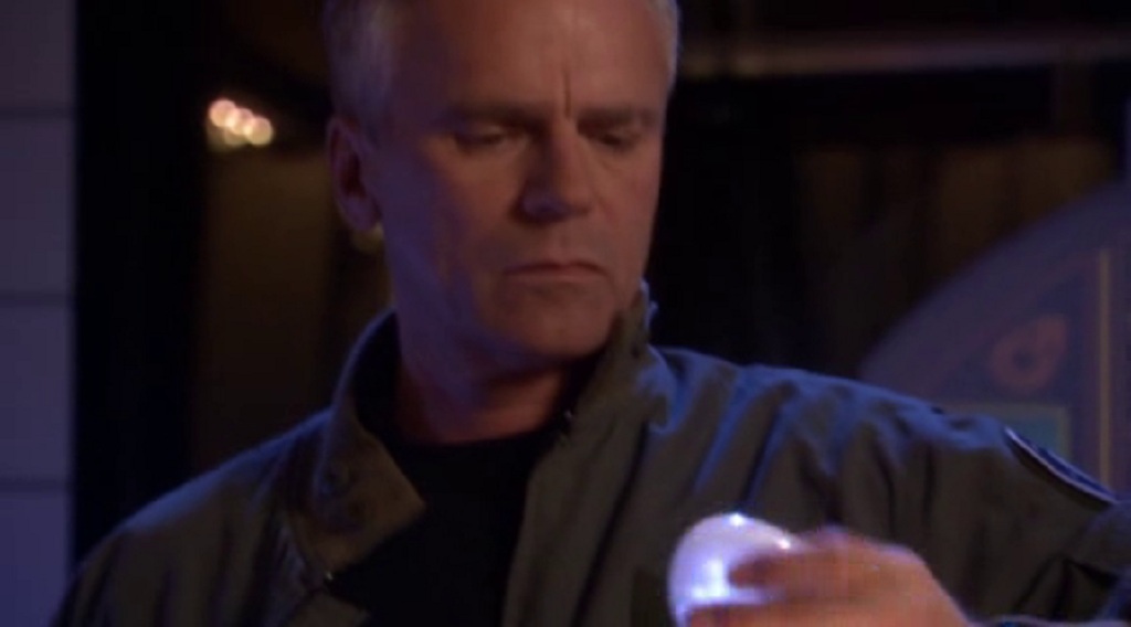 O'Neill mit einem Kommunikationsstein in SG1_08x02SG1 8x02 Neue Machtverhältnisse, Teil 2