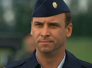 Colin Cunningham als Major Paul Davis.