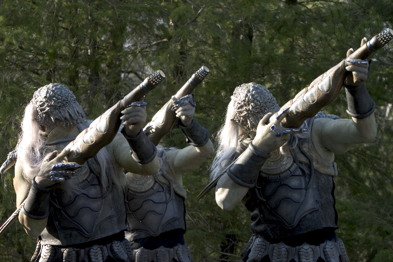 Wraith-Soldaten schießen mit Wraith-Blastern.