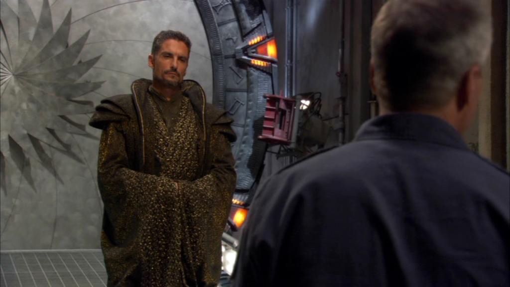 Ba'al erscheint als Hologramm vor dem Stargate.