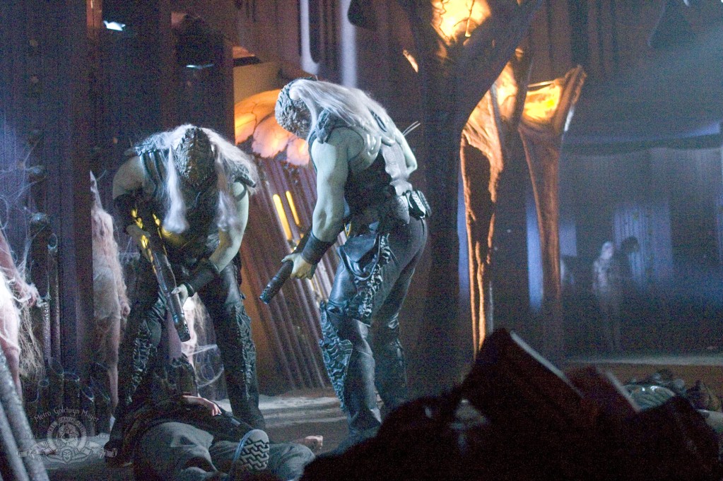 Wraith Soldaten mit Sheppard