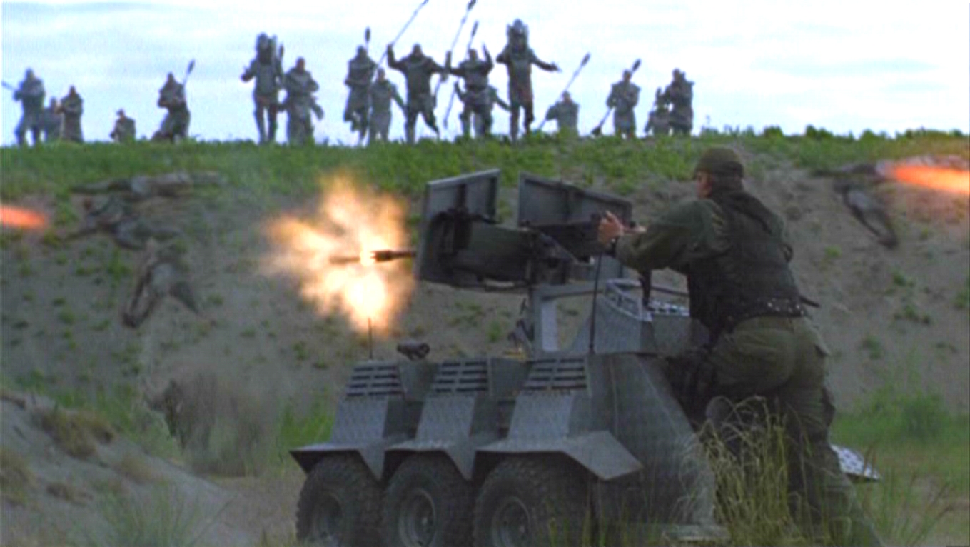 Colonel O'Neill kämpft mit einem MAT gegen die Jaffa. SG1_03x10SG1 3x10 Sha'res Tod