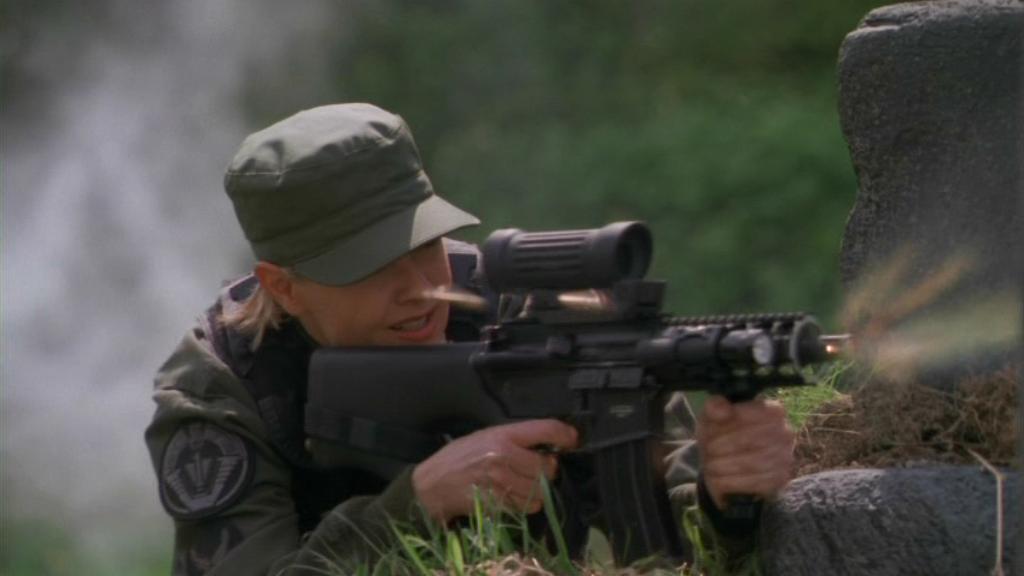Samantha Carter mit Mikro M16 (30 Schuss Magazin)