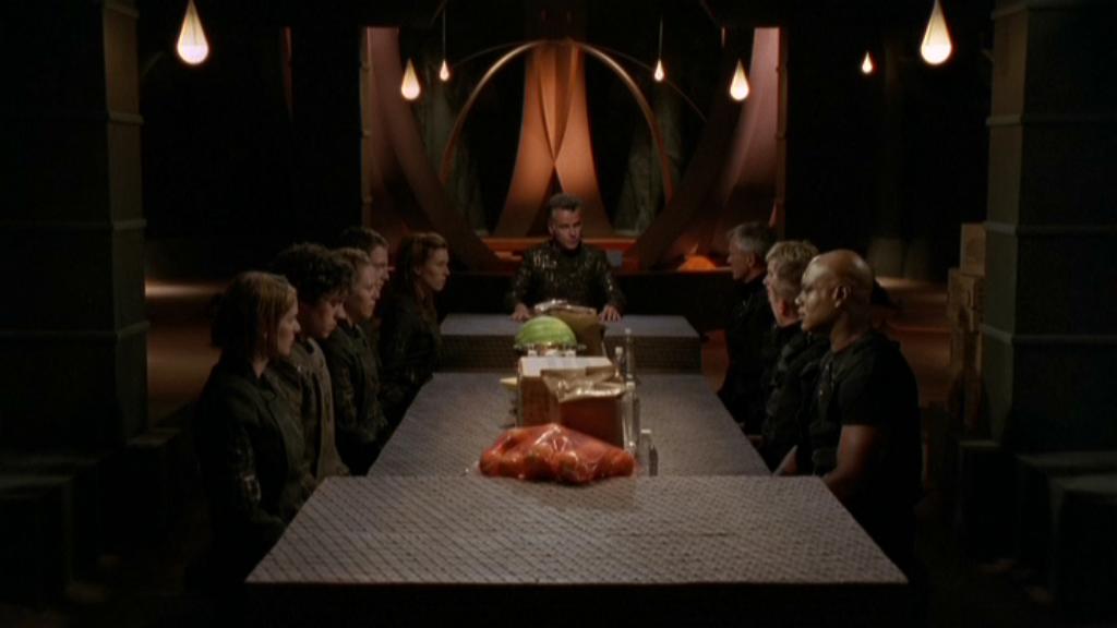 SG-1 isst mit den Replikanten.