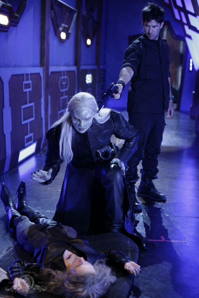 Sheppard bedroht den Wraith