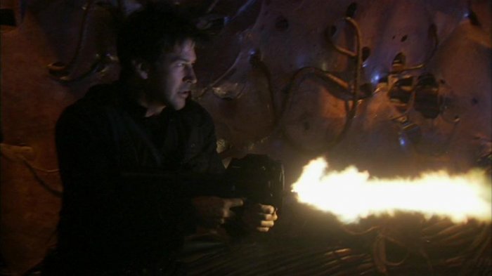 Sheppard im Kampf gegen die Wraith auf der Basis