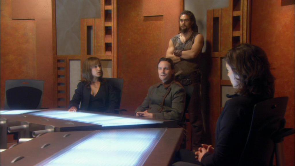 Doktor Weir verhandelt auf Atlantis mit Ladon.