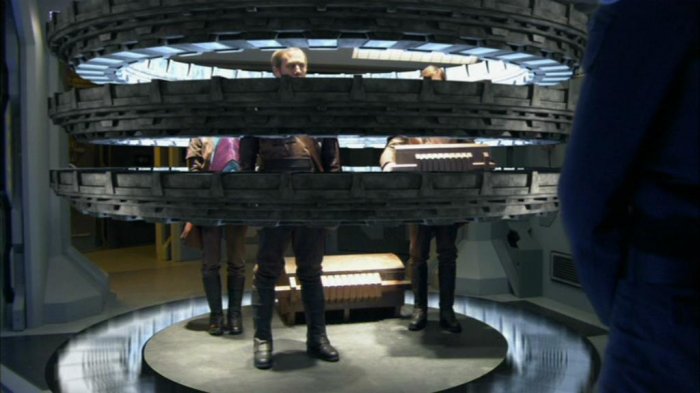 Die Tok'ra treffen mit dem Ringtransporter auf der Odyssey ein.