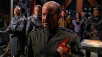 Commander Hale hat mit Anubis einen Deal abgeschlossen.