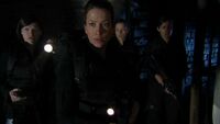 Teldy mit ihrem Team auf Planet (SGA 5x07)