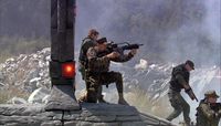 SG-1 und SG-3 kommen unter Beschuss durch das Stargate auf P2M-903.