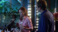 Rodney besucht Katie in der Botanik.