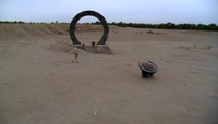 SG-1 wartet auf dem Planeten.