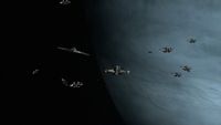 Die Destiny wird vor dem Gasplaneten von Drohnen angegriffen