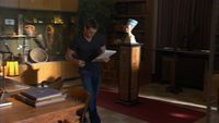 Doktor Daniel Jackson ist bei seiner Arbeit.