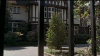 Maybourne und O'Neill haben das NID-Haus gefunden...