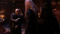 Der Wraith-Kommandant will Rache für den Tod seiner Königin üben.
