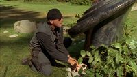 O'Neill versteckt die Personentarnvorrichtung am DHD von Planet (SG1 3x18).