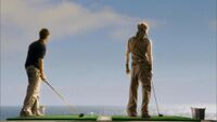 Sheppard und Ronon golfen an einem der Piers.