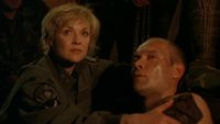 Major Carter und der verletzte Colonel Reynolds