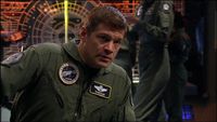 Colonel Emerson ist auf der Brücke der Odyssey.