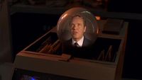Maybourne kontaktiert O'Neill mithilfe eines Goa'uld-Kommunikators.