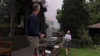 Sam kommt zu Jacks Haus, als er grillt