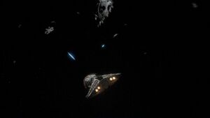 Ein unbemanntes Shuttle soll ein Kommandoschiff ablenken, damit die Crew sicher an Vorräte kommt