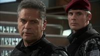 Colonel Everett mit Captain Radner