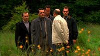 Tanner und seine Gefolgsleute treffen Martin Lloyd.