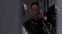 Teal'c beobachtet Hammond und die Aliens.