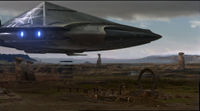 SG-1 wird auf dem erkundeten Planeten von Jaffa angegriffen.