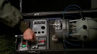 Samantha Carter funktioniert den Naquadah-Generator zu einer Bombe um.
